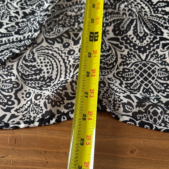 Faded Glory Black and White Patterned Wrap - Picture 6 of 9